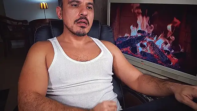 Snapshot of officeman7 chatting on 12-25-24, 08:28 officeman7 online show from 12-25-24, 08:28