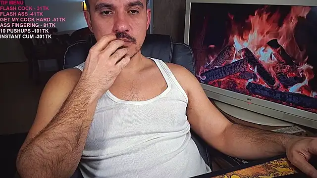 Snapshot of officeman7 chatting on 03-05-25, 04:57 officeman7 online show from 03-05-25, 04:57