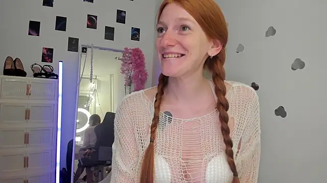 Aliceginger99 online show from 05-19-26, 01:28