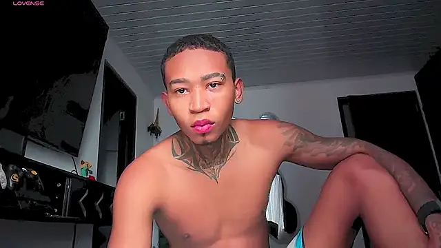 Snapshot of sexy_blacks_ chatting on 06-17-26, 11:45 sexy blacks online show from 06-17-26, 11:45