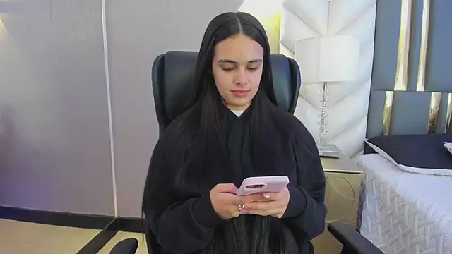 ChloeHarper  online show from 06-04-26, 11:49