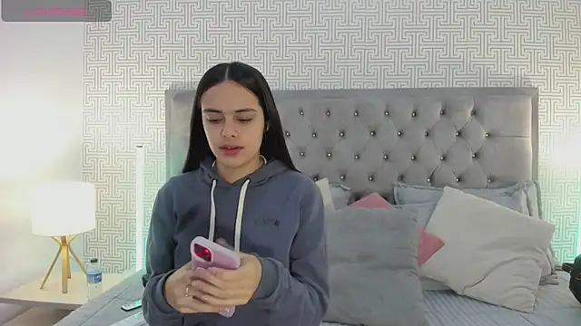 Snapshot of ChloeHarper_ chatting on 06-17-26, 11:34 ChloeHarper online show from 06-17-26, 11:34