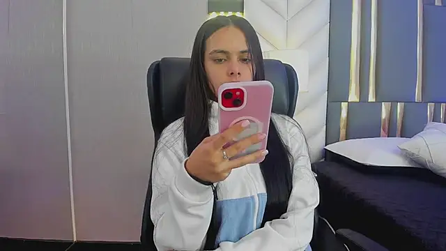 Snapshot of ChloeHarper_ chatting on 06-21-26, 11:46 ChloeHarper online show from 06-21-26, 11:46