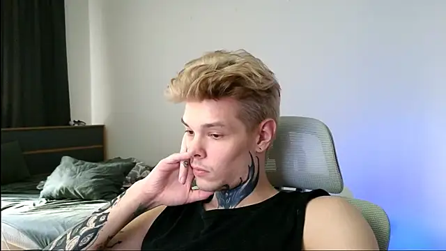 Snapshot of DENIS_HERE chatting on 05-15-26, 03:19 DENIS HERE online show from 05-15-26, 03:19