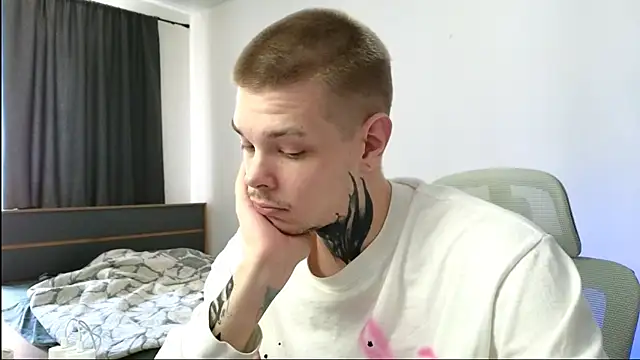 Snapshot of DENIS_HERE chatting on 05-21-26, 10:44 DENIS HERE online show from 05-21-26, 10:44