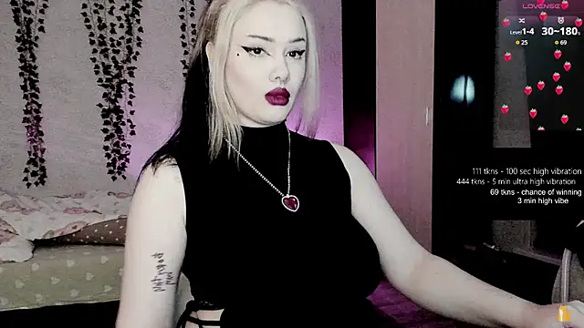 strawberry elfcat online show from 04-16-26, 02:34