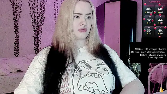Snapshot of strawberry_elfcat chatting on 06-02-26, 02:35 strawberry elfcat online show from 06-02-26, 02:35