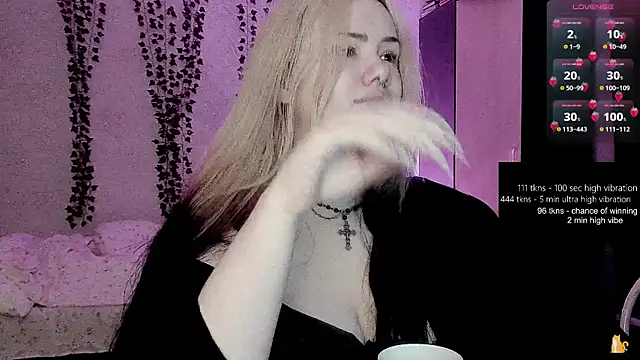 Snapshot of strawberry_elfcat chatting on 06-11-26, 02:11 strawberry elfcat online show from 06-11-26, 02:11