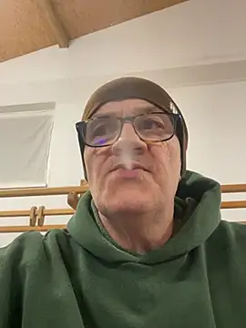 Snapshot of Big_Ugly chatting on 03-21-25, 06:18 Big Ugly online show from 03-21-25, 06:18