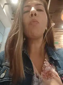 Snapshot of scarlett_moore chatting on 06-14-26, 03:47 scarlett moore online show from 06-14-26, 03:47