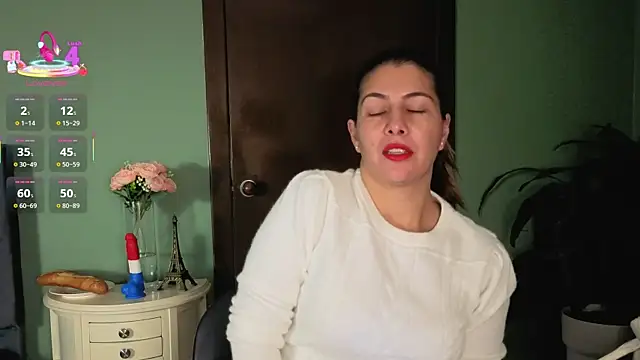 Snapshot of scarlett_moore chatting on 07-15-26, 04:45 scarlett moore online show from 07-15-26, 04:45