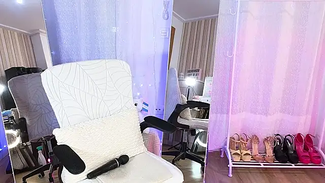 Tawny cox online show from 11-17-25, 10:54