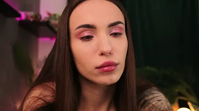 Snapshot of BabyYoda- chatting on 01-13-25, 01:23 BabyYoda- online show from 01-13-25, 01:23