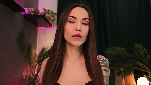 Snapshot of BabyYoda- chatting on 01-15-25, 05:08 BabyYoda- online show from 01-15-25, 05:08