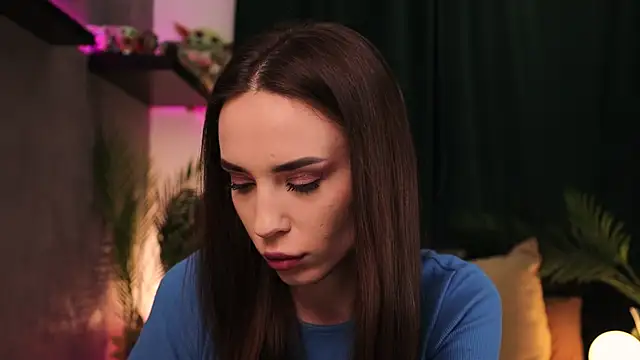 Snapshot of BabyYoda- chatting on 02-13-25, 08:27 BabyYoda- online show from 02-13-25, 08:27