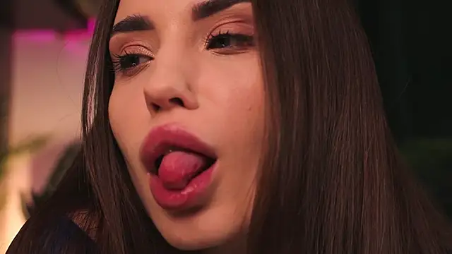 Snapshot of BabyYoda- chatting on 03-10-25, 01:01 BabyYoda- online show from 03-10-25, 01:01