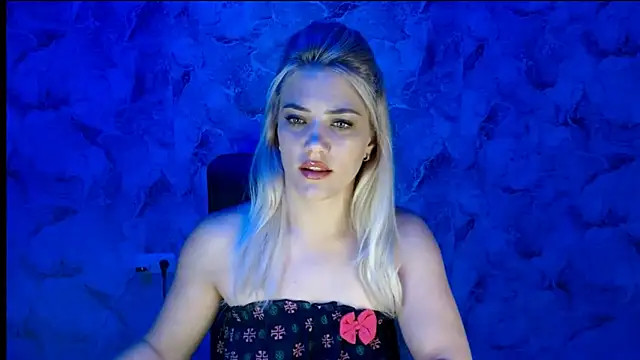 Snapshot of nika_gold1 chatting on 09-10-25, 10:37 nika gold1 online show from 09-10-25, 10:37