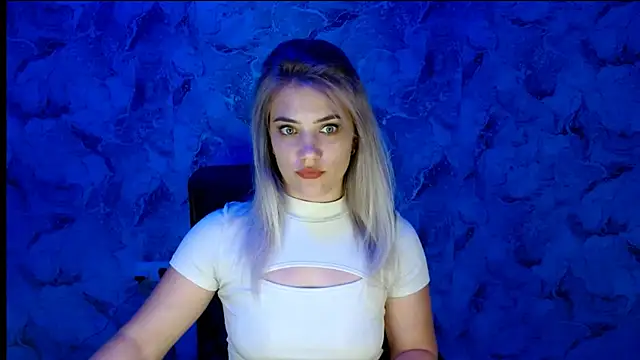 Snapshot of nika_gold1 chatting on 09-11-25, 10:15 nika gold1 online show from 09-11-25, 10:15