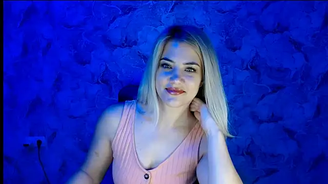 Snapshot of nika_gold1 chatting on 10-28-25, 12:30 nika gold1 online show from 10-28-25, 12:30