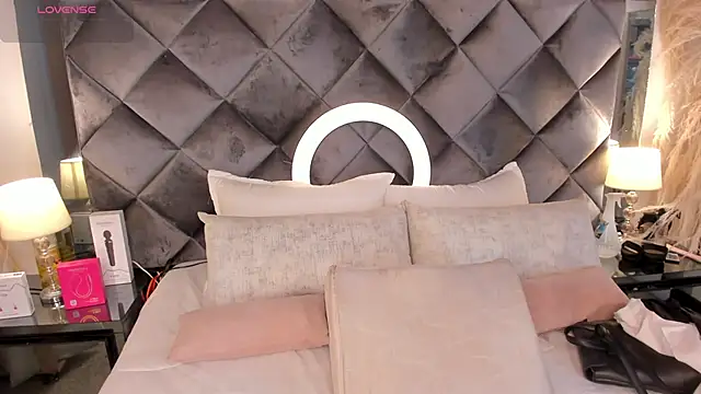 sofhiaa adaams online show from 11-20-25, 10:31