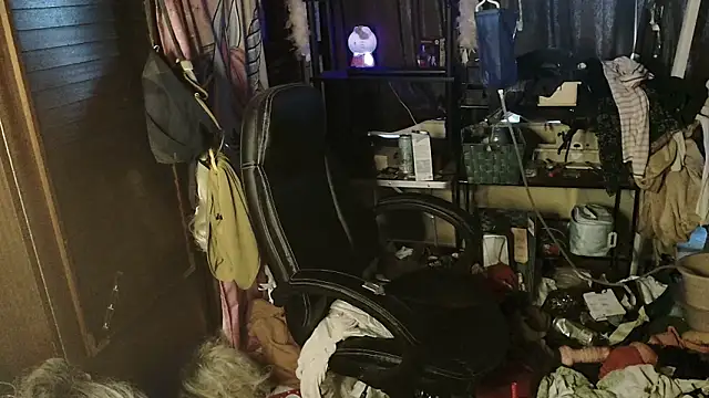 Ombeline1 online show from 12-22-25, 08:22