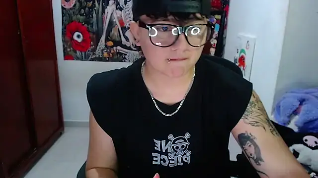 Snapshot of isabeautyx19 chatting on 04-28-26, 02:10 isabeautyx19 online show from 04-28-26, 02:10