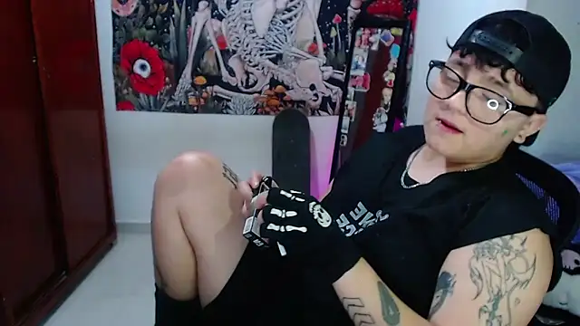 Snapshot of isabeautyx19 chatting on 04-28-26, 02:27 isabeautyx19 online show from 04-28-26, 02:27