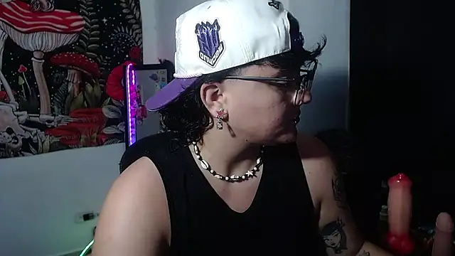 Snapshot of isabeautyx19 chatting on 06-26-26, 12:59 isabeautyx19 online show from 06-26-26, 12:59