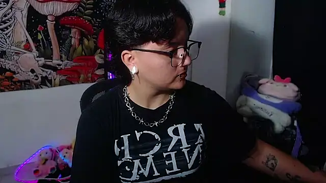 Snapshot of isabeautyx19 chatting on 06-30-26, 01:39 isabeautyx19 online show from 06-30-26, 01:39