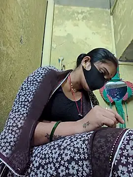 Snapshot of Hi_Radhika chatting on 10-06-25, 04:15 Hi Radhika online show from 10-06-25, 04:15