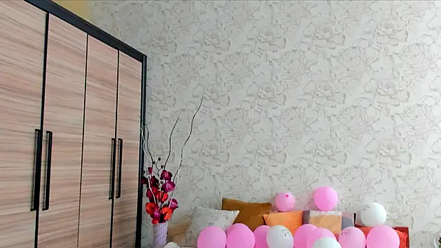 JulisSweet online show from 02-20-25, 07:34