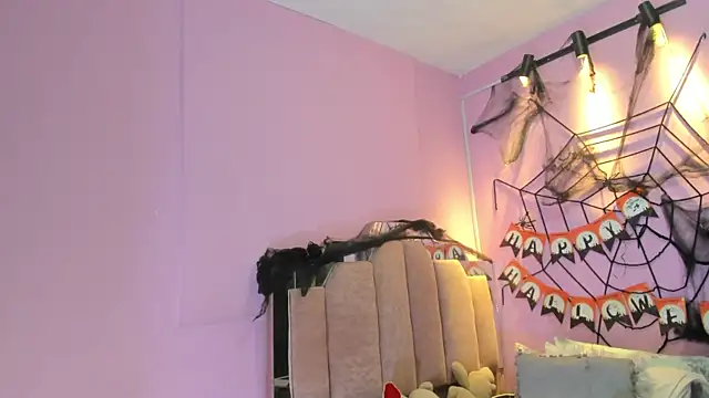 LoveQueen2 online show from 10-28-25, 11:25