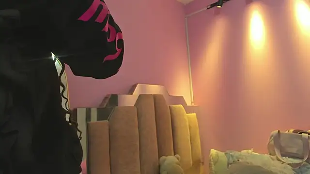 LoveQueen2 online show from 11-18-25, 12:20