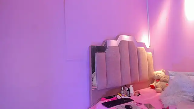 LoveQueen2 online show from 12-04-25, 12:03