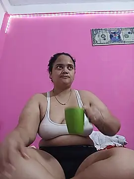 Snapshot of brunnette_hot chatting on 06-11-26, 10:57 brunnette hot online show from 06-11-26, 10:57