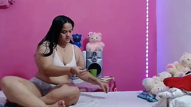 Snapshot of brunnette_hot chatting on 07-15-26, 12:21 brunnette hot online show from 07-15-26, 12:21