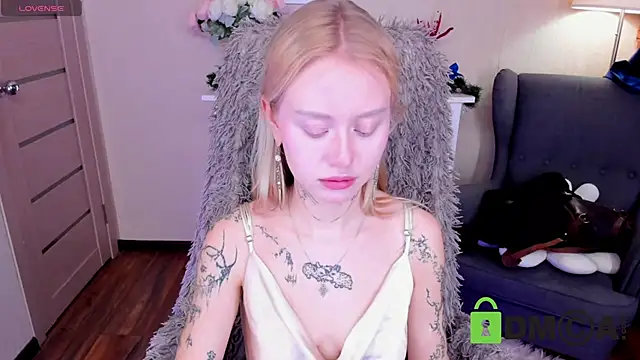 Snapshot of MalenaErnman chatting on 01-12-25, 10:34 MalenaErnman online show from 01-12-25, 10:34