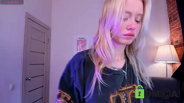 Snapshot of MalenaErnman chatting on 02-20-25, 01:19 MalenaErnman online show from 02-20-25, 01:19