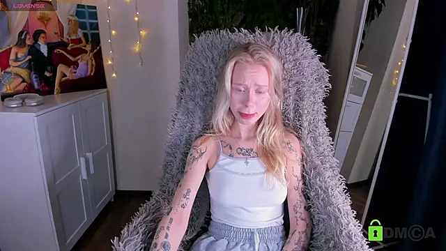 Snapshot of MalenaErnman chatting on 02-27-25, 10:37 MalenaErnman online show from 02-27-25, 10:37