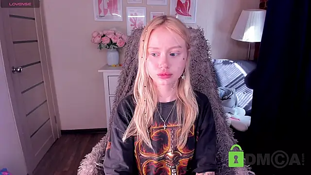 Snapshot of MalenaErnman chatting on 03-22-25, 11:00 MalenaErnman online show from 03-22-25, 11:00