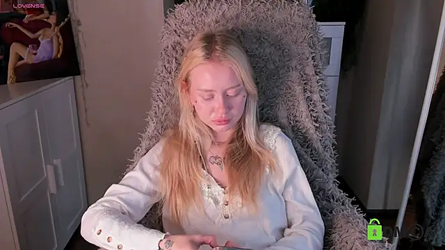 Snapshot of MalenaErnman chatting on 10-04-25, 10:35 MalenaErnman online show from 10-04-25, 10:35