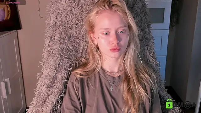 Snapshot of MalenaErnman chatting on 10-09-25, 10:35 MalenaErnman online show from 10-09-25, 10:35