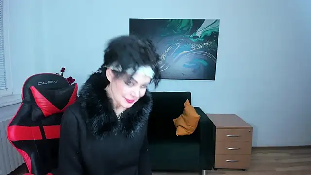 Silvia Wallec online show from 03-12-26, 06:47