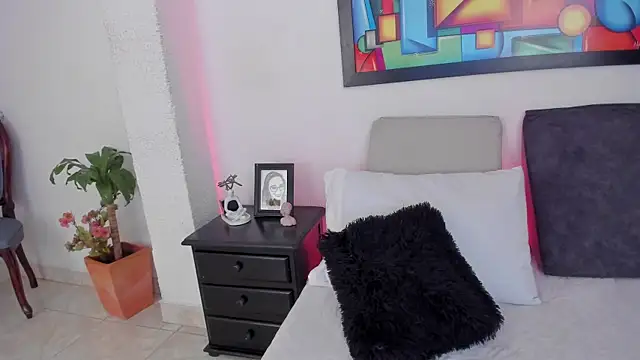 Jessica Herrera  online show from 11-18-25, 10:47