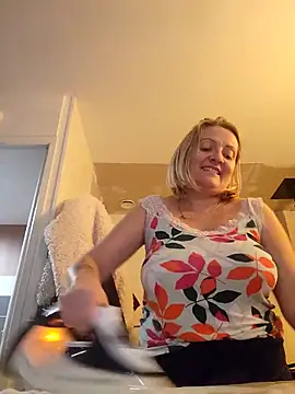 Snapshot of lady_charlyne chatting on 12-09-24, 02:06 lady charlyne online show from 12-09-24, 02:06