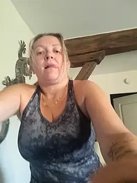 Snapshot of lady_charlyne chatting on 02-26-25, 09:32 lady charlyne online show from 02-26-25, 09:32