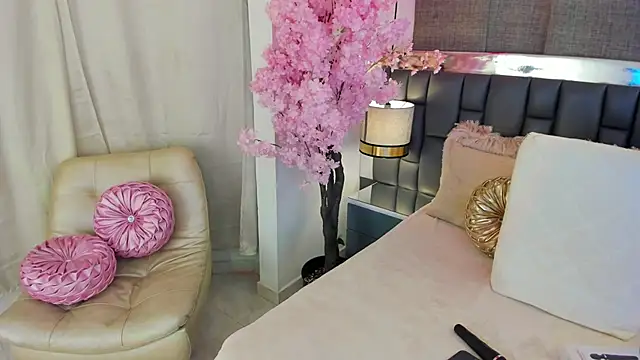 IsseyMz online show from 03-17-25, 05:12