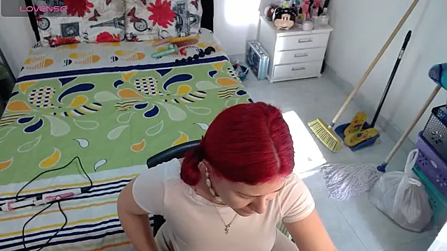 Snapshot of soniafuckboobs chatting on 04-22-26, 12:28 soniafuckboobs online show from 04-22-26, 12:28