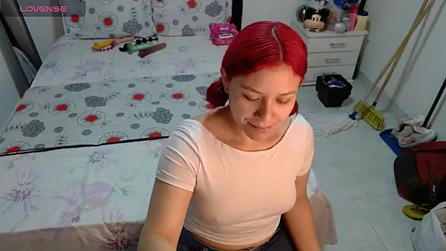 Snapshot of soniafuckboobs chatting on 04-29-26, 12:31 soniafuckboobs online show from 04-29-26, 12:31