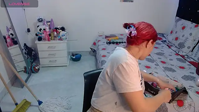 Snapshot of soniafuckboobs chatting on 05-14-26, 12:23 soniafuckboobs online show from 05-14-26, 12:23